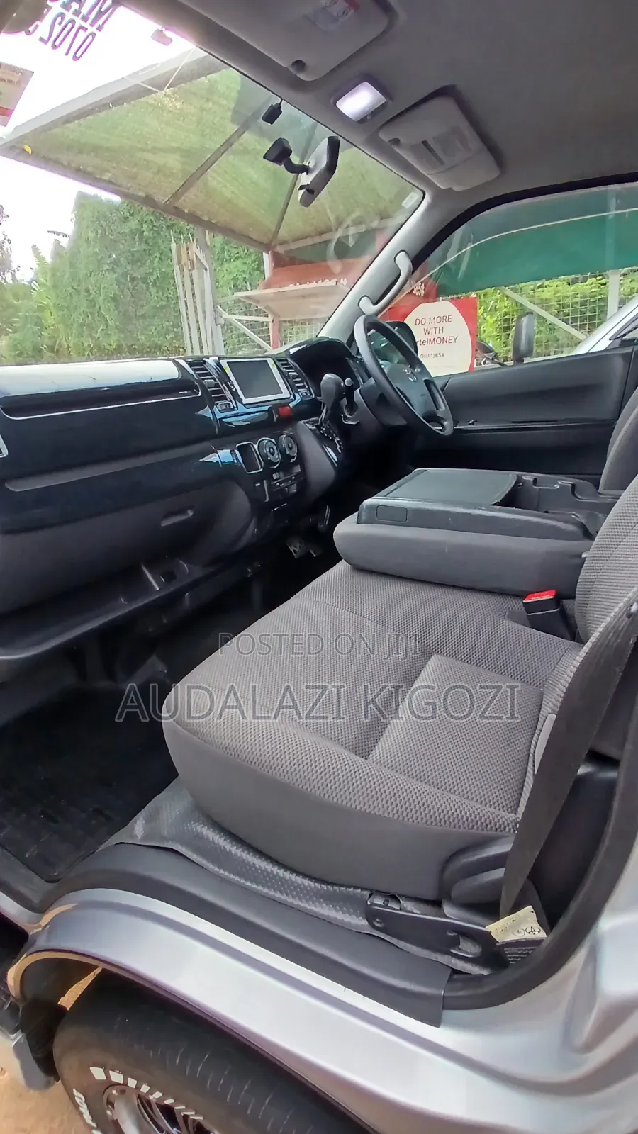Toyota HiAce 2011 Silver