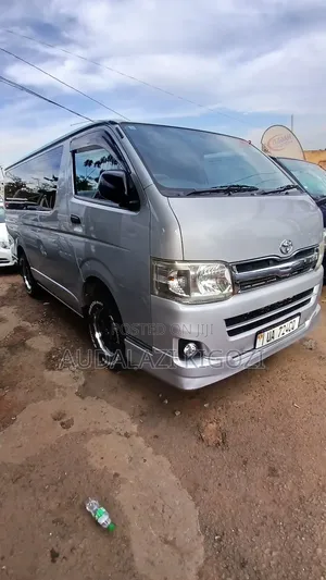 Toyota HiAce 2011 Silver