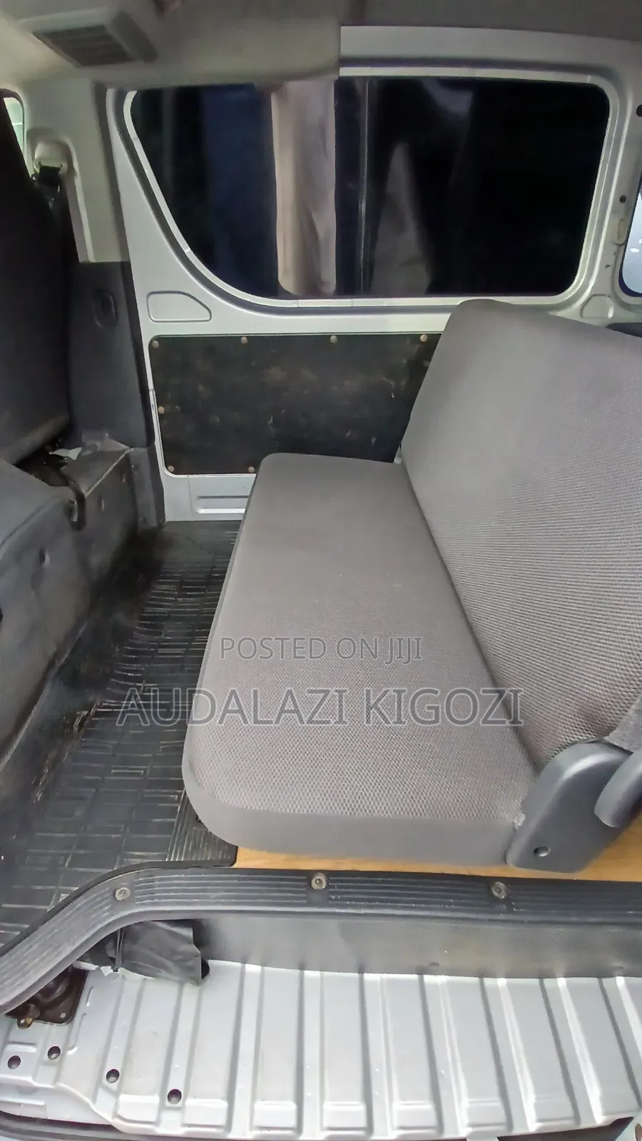 Toyota HiAce 2011 Silver