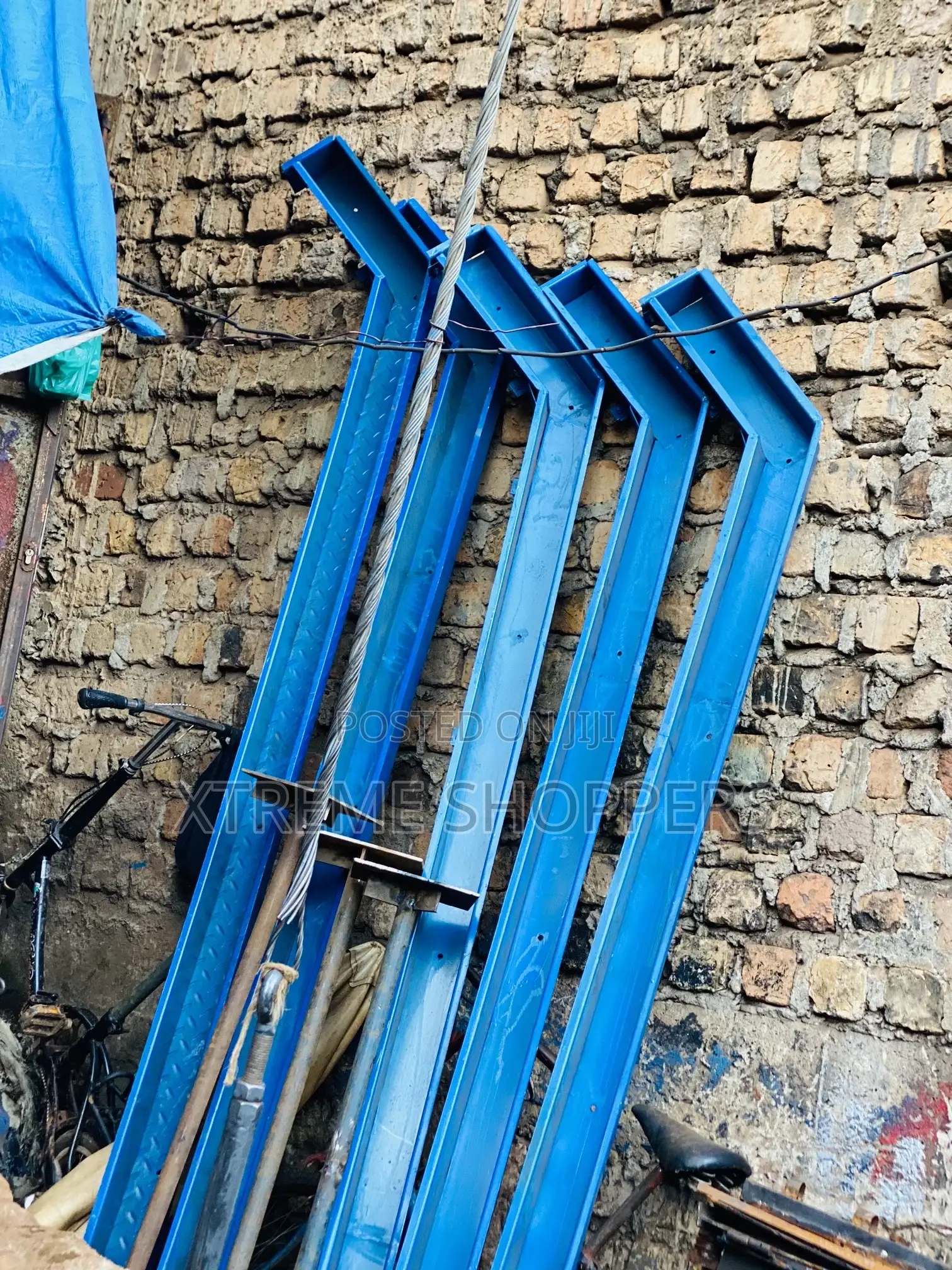 Niwatu / Concrete Fence Makers / Poll Moulds