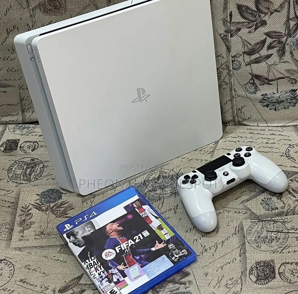 Ps4 Console, 2 Controllers and 19 Games, Fast and Well Tested.