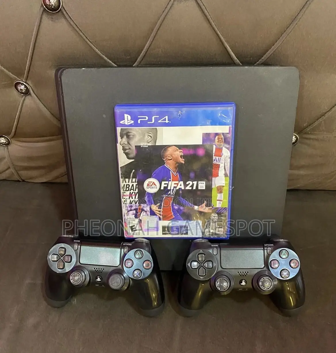 Playstation 4, 2 Pads and 17 Games, Clean and Fully Tested Unit.