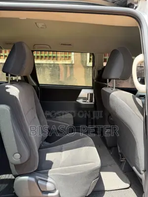 Toyota Noah 2.0 143hp AWD (7 Seater) 2011 Silver