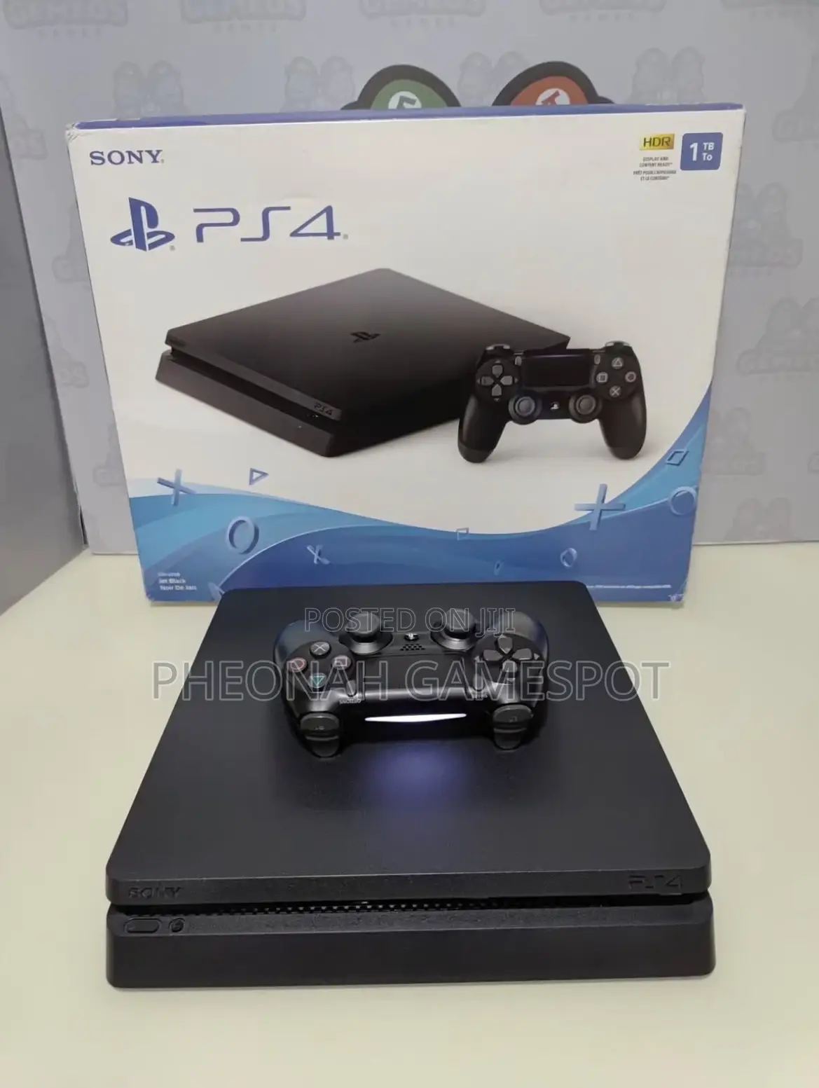 Playstation 4, 2 Pads and 14 Games Installed, Smooth and Stable.