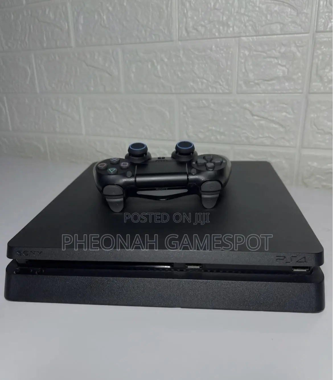 Playstation 4, 2 Pads and 10 Games, Clean Tested Console Ready.