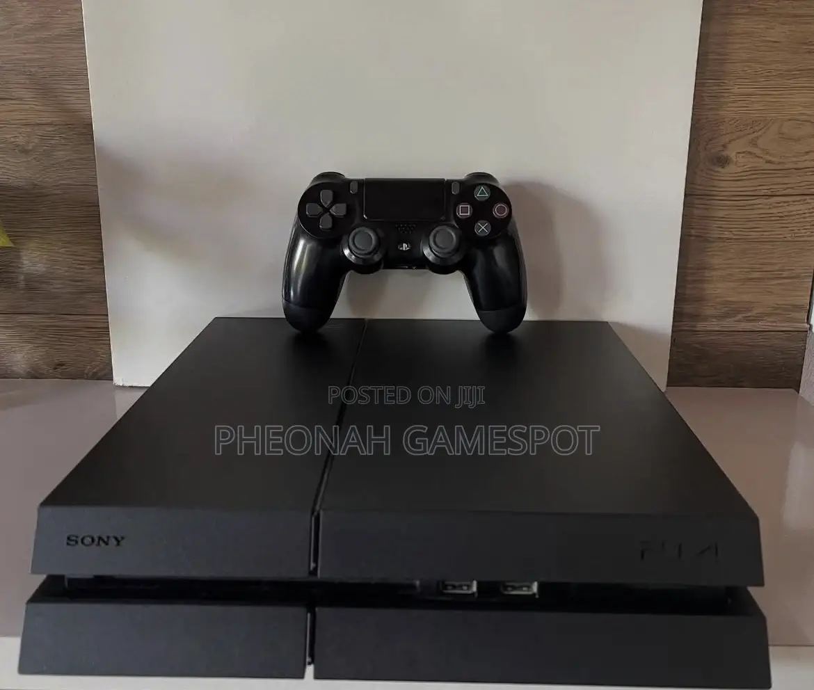 Playstation 4, 2 Pads and 16 Games, Great Performance Always.