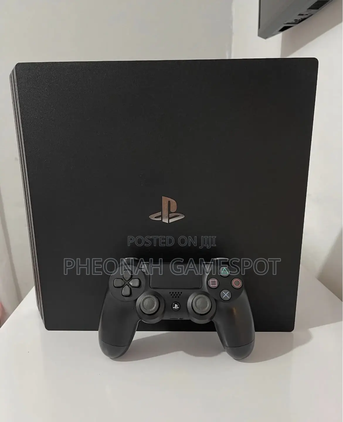 Playstation 4, 2 Pads and 17 Games, Smooth Heavy-Duty Console.