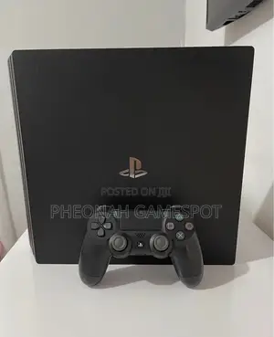 Playstation 4, 2 Pads and 17 Games, Smooth Heavy-Duty Console.