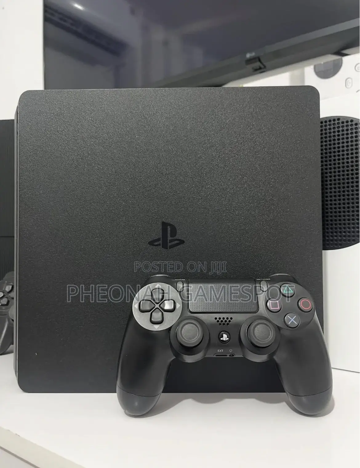 Ps4 Console, 2 Controllers and 18 Games, Strong and Responsive.
