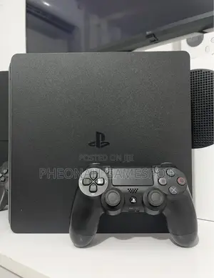 Ps4 Console, 2 Controllers and 18 Games, Strong and Responsive.