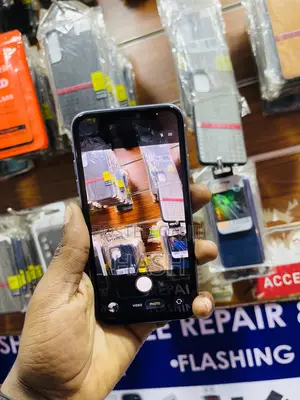 Apple iPhone 11 64 GB White