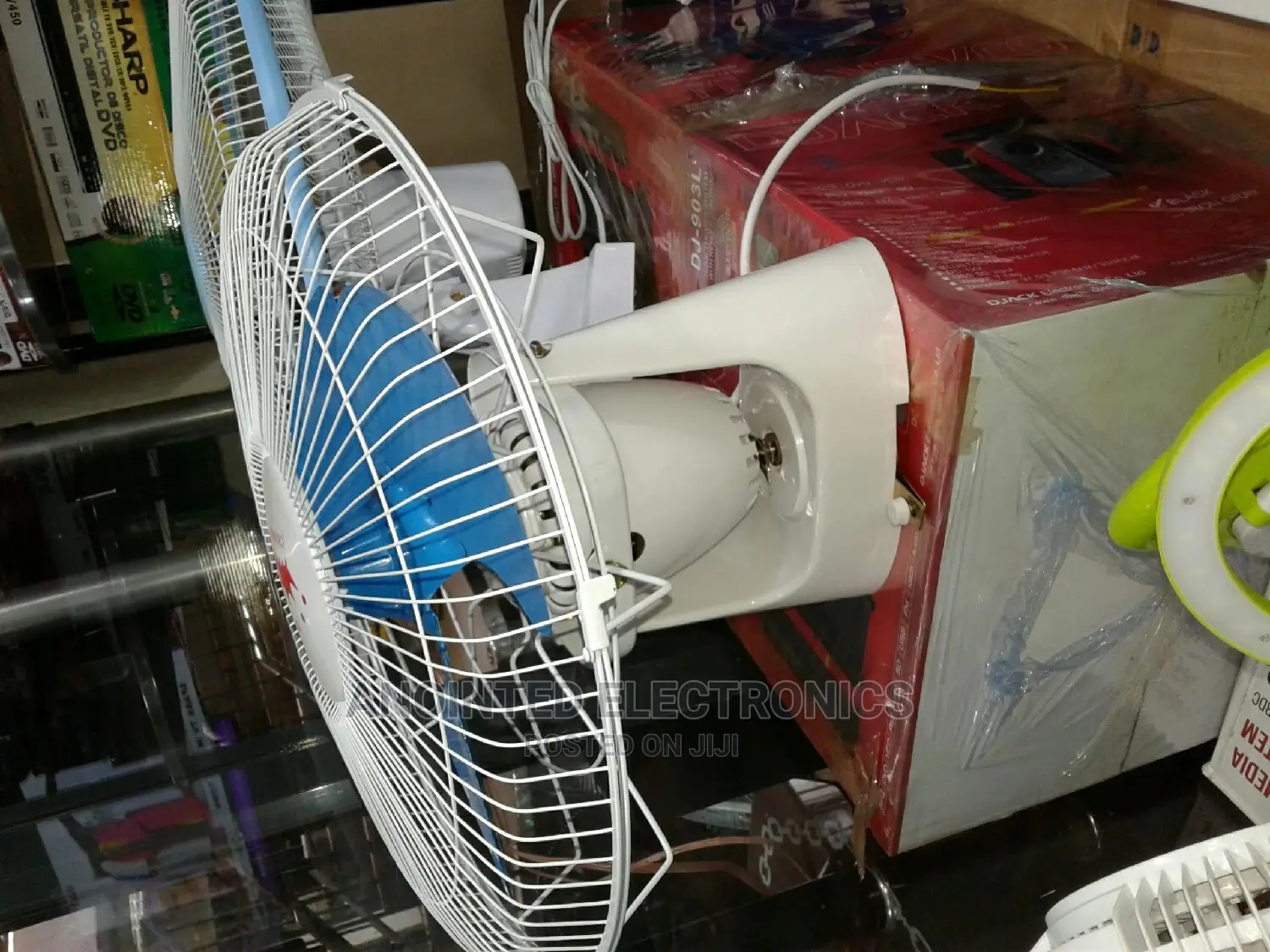 Crown Seilling Fans