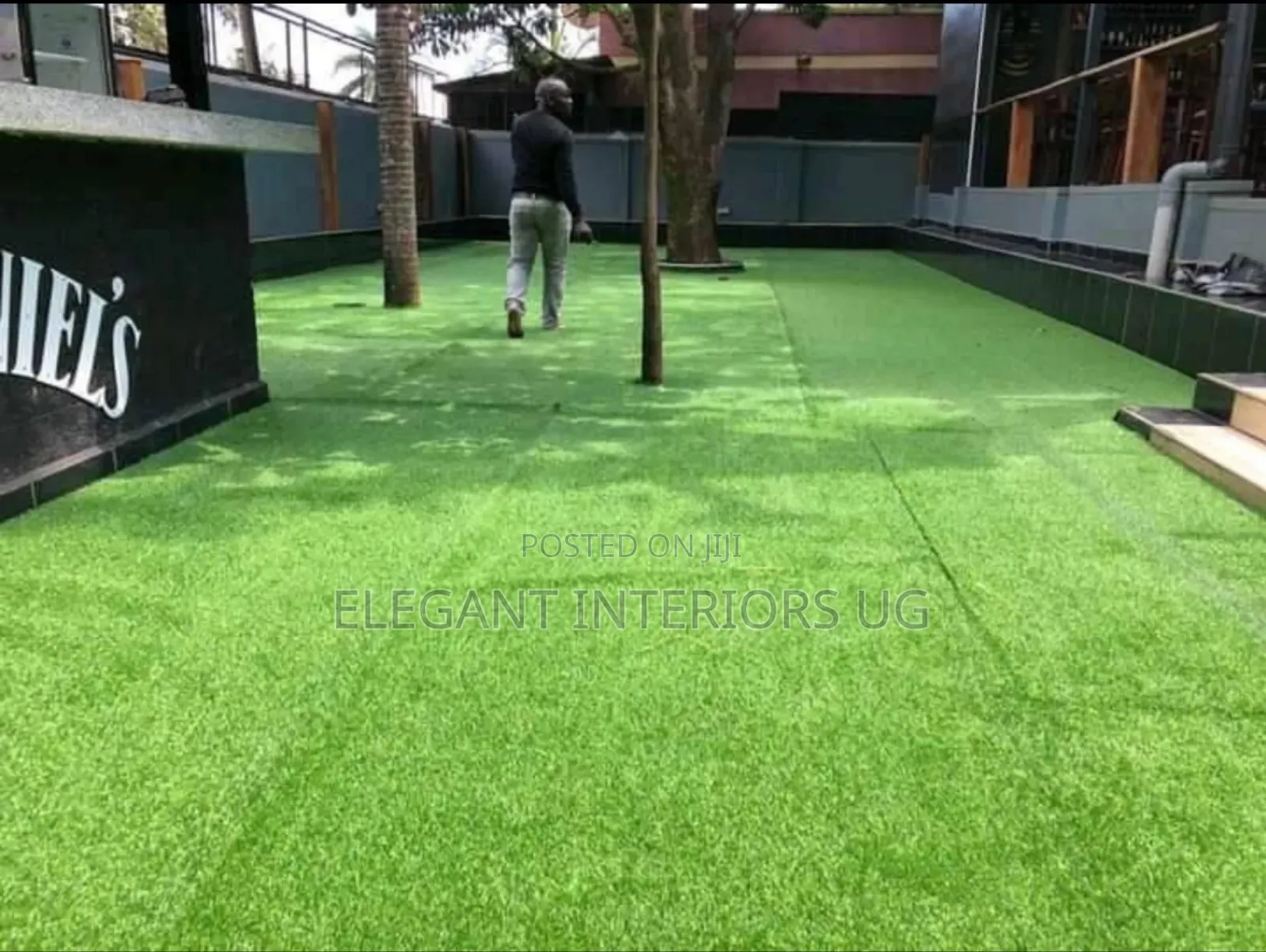 Elegant Artificial Grass Carpets for Home Compounds and Balconies