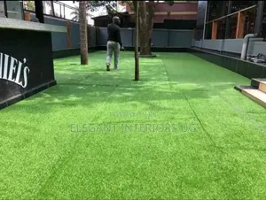 Elegant Artificial Grass Carpets for Home Compounds and Balconies