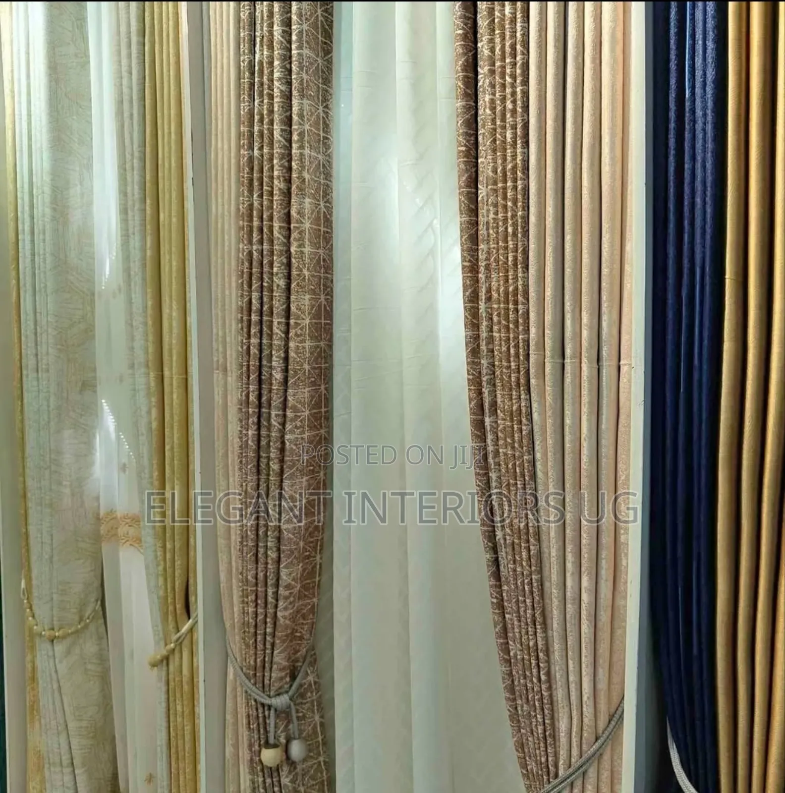 Window and Home Curtains Per Meter a Available in Good Material