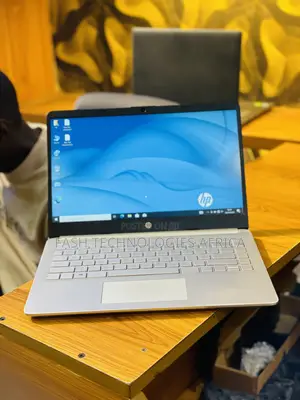 New Laptop HP 14S 8GB Intel Core I7 SSD 256GB