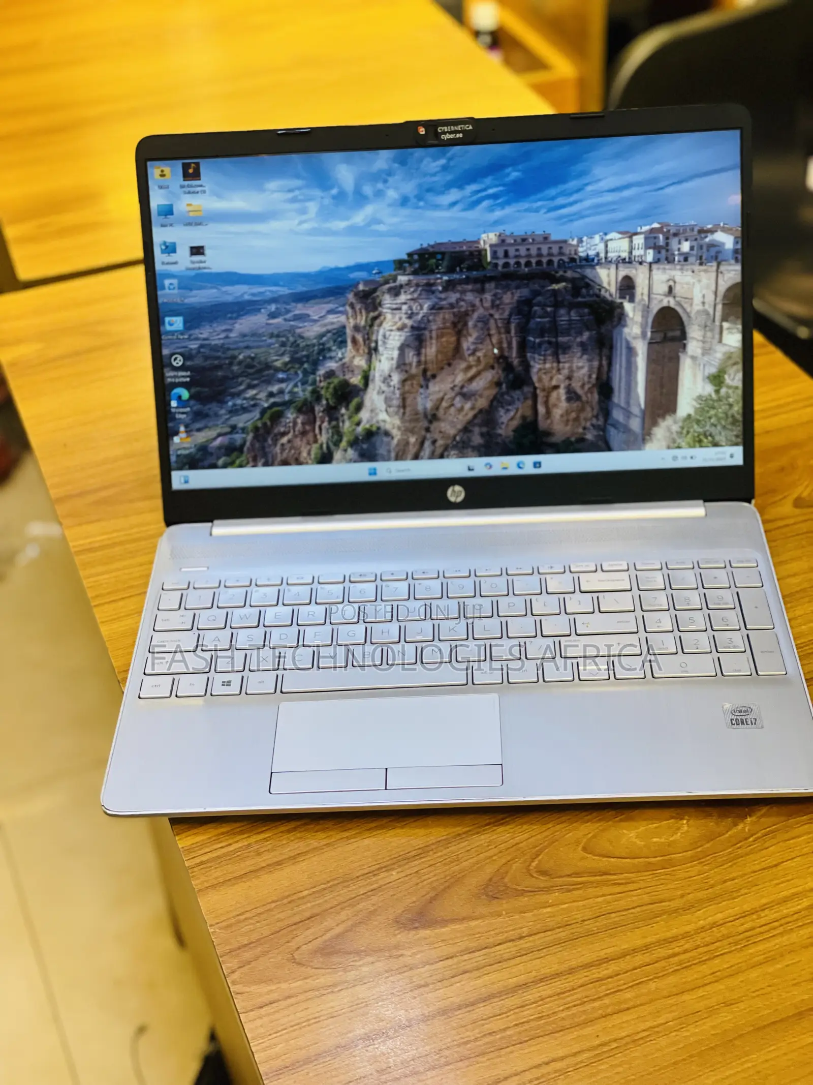 New Laptop HP 15-Dw3031 8GB Intel Core I7 SSD 256GB