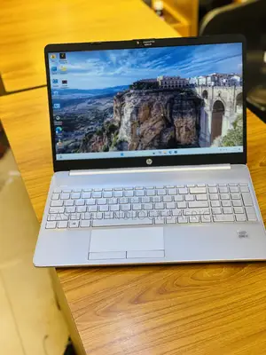 New Laptop HP 15-Dw3031 8GB Intel Core I7 SSD 256GB
