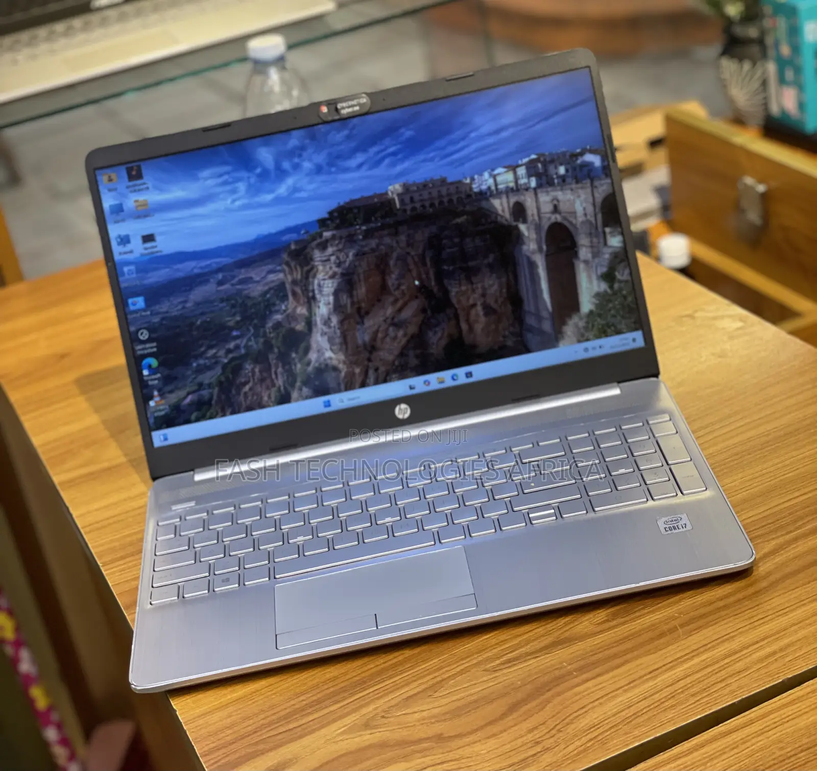 New Laptop HP 15-Dw3031 8GB Intel Core I7 SSD 256GB