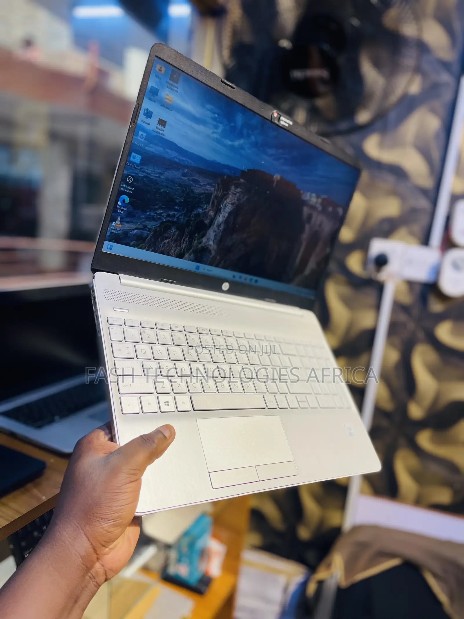 New Laptop HP 15-Dw3031 8GB Intel Core I7 SSD 256GB