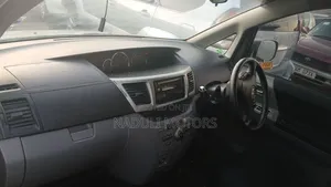 Toyota Voxy 2005 Silver