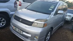Toyota Voxy 2005 Silver