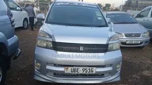 Toyota Voxy 2005 Silver