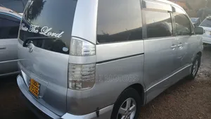 Toyota Voxy 2005 Silver