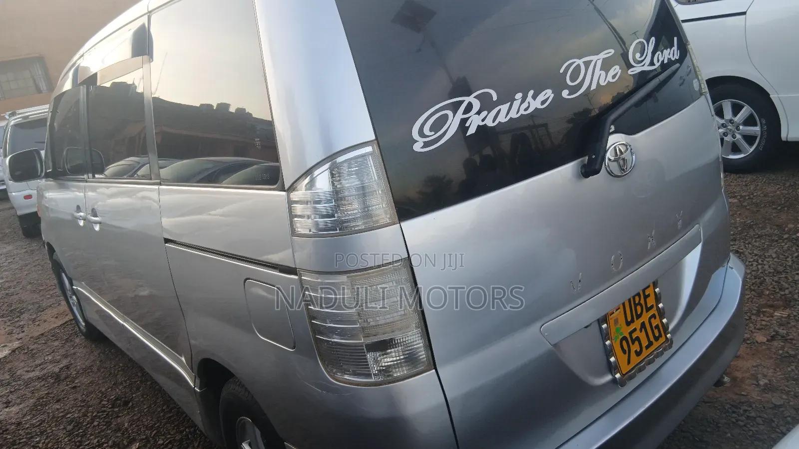 Toyota Voxy 2005 Silver