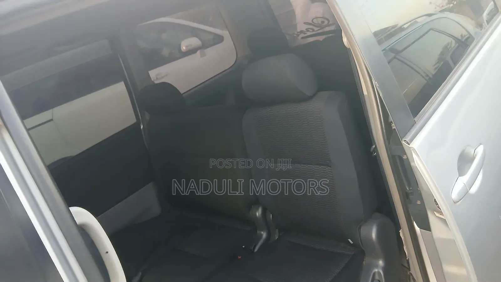 Toyota Voxy 2005 Silver
