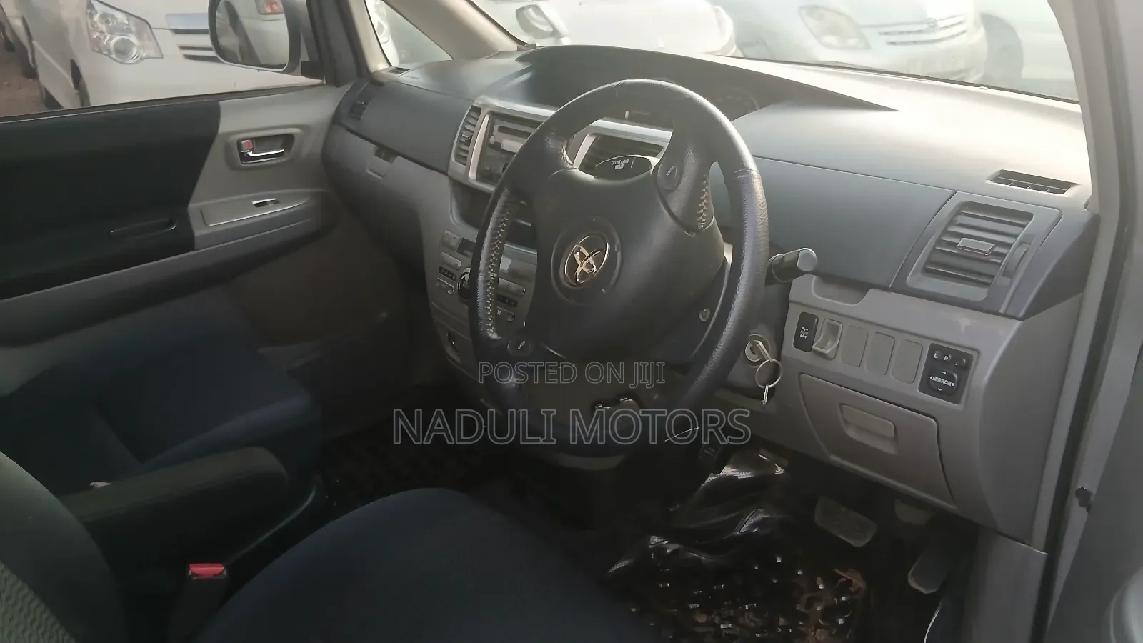 Toyota Voxy 2005 Silver