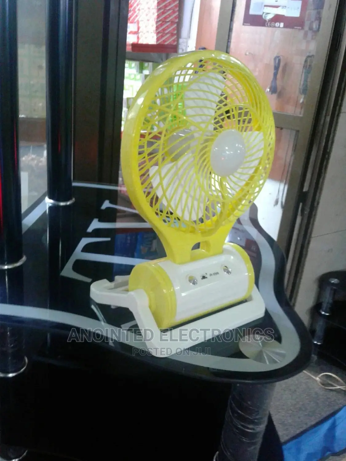 Table Charging Small Fans