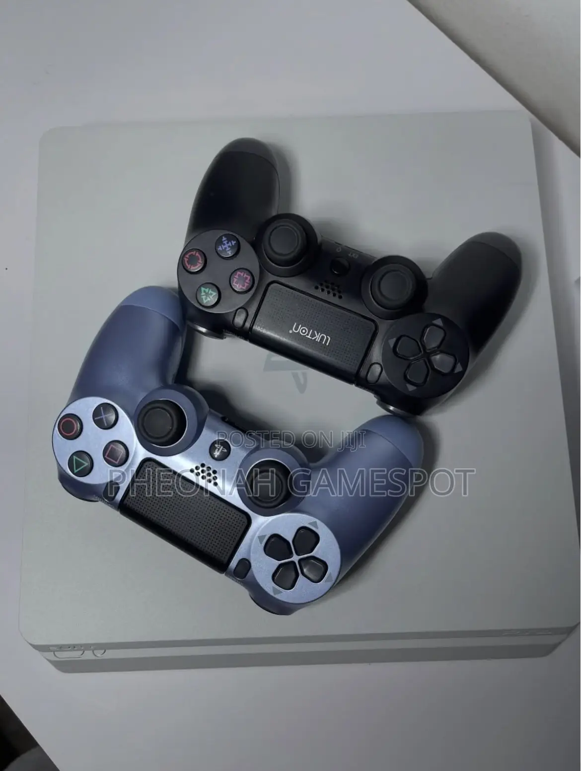 Ps4 With 2 Controllers and 13 Games, Smooth and Clean Setup.