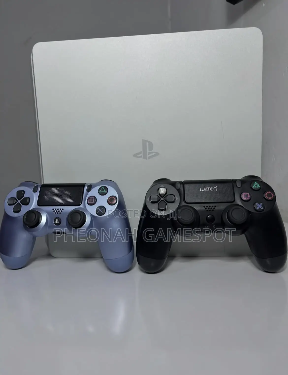 Playstation 4, 2 Pads and 18 Games, Stable Reliable Console.