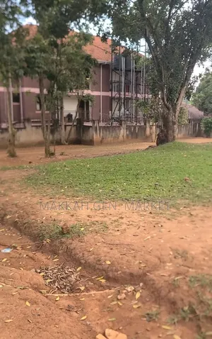Land in Kulambiro