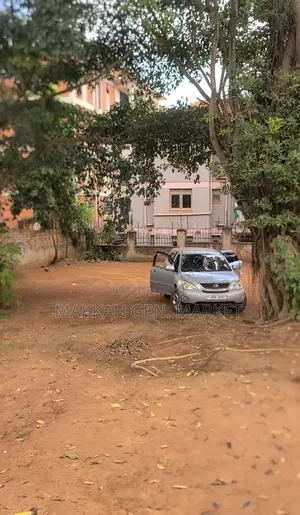 Land in Kulambiro