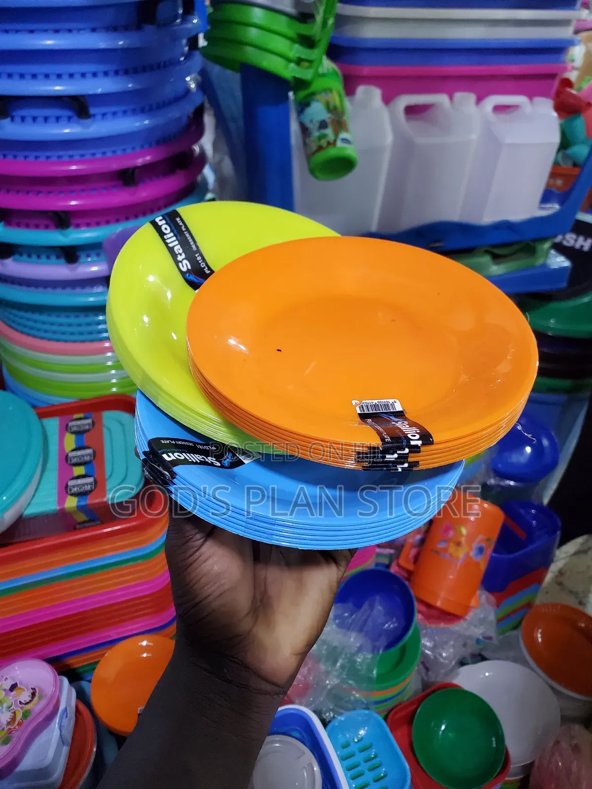 Plastic Stallion Serving Plates 12pcs