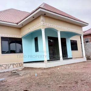 3bdrm Bungalow in Bwebajja, Makindye for sale
