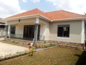 5bdrm Bungalow in Najjera, Kira for sale