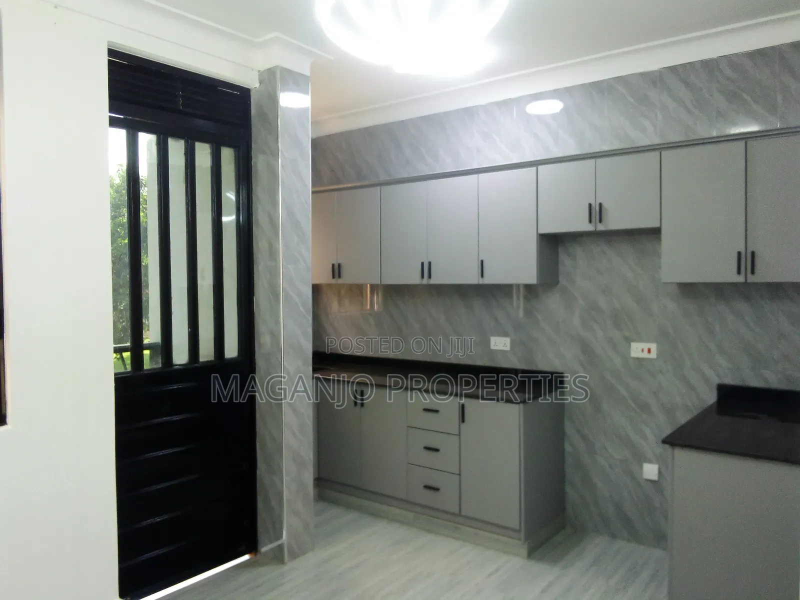 2bdrm Block of Flats in Kira, Wakiso / Wakiso for sale