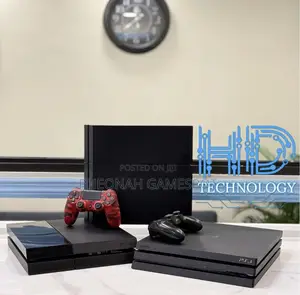 Playstation 4, 2 Pads and 12 Games, Clean and Responsive Pack.