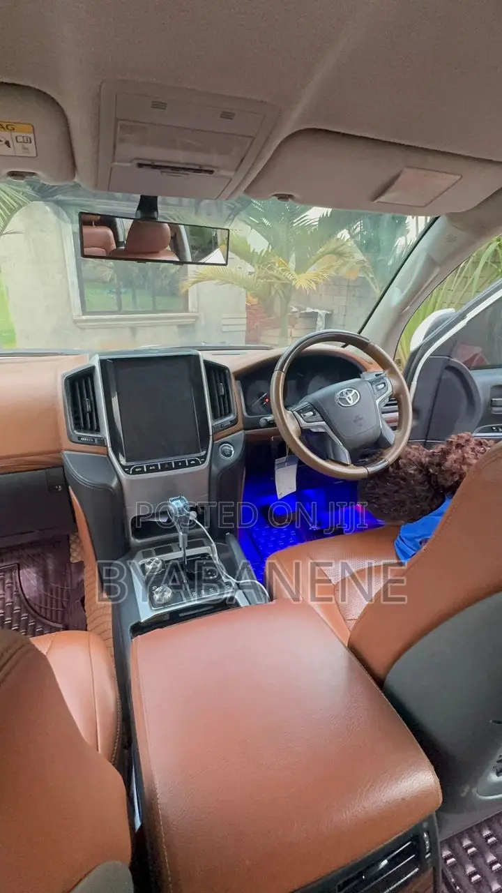 Brand New Land Cruiser V8 for Hire