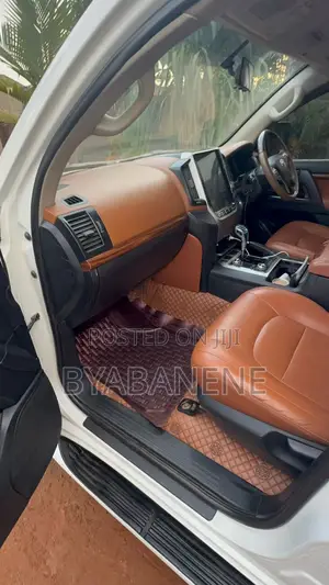 Brand New Land Cruiser V8 for Hire