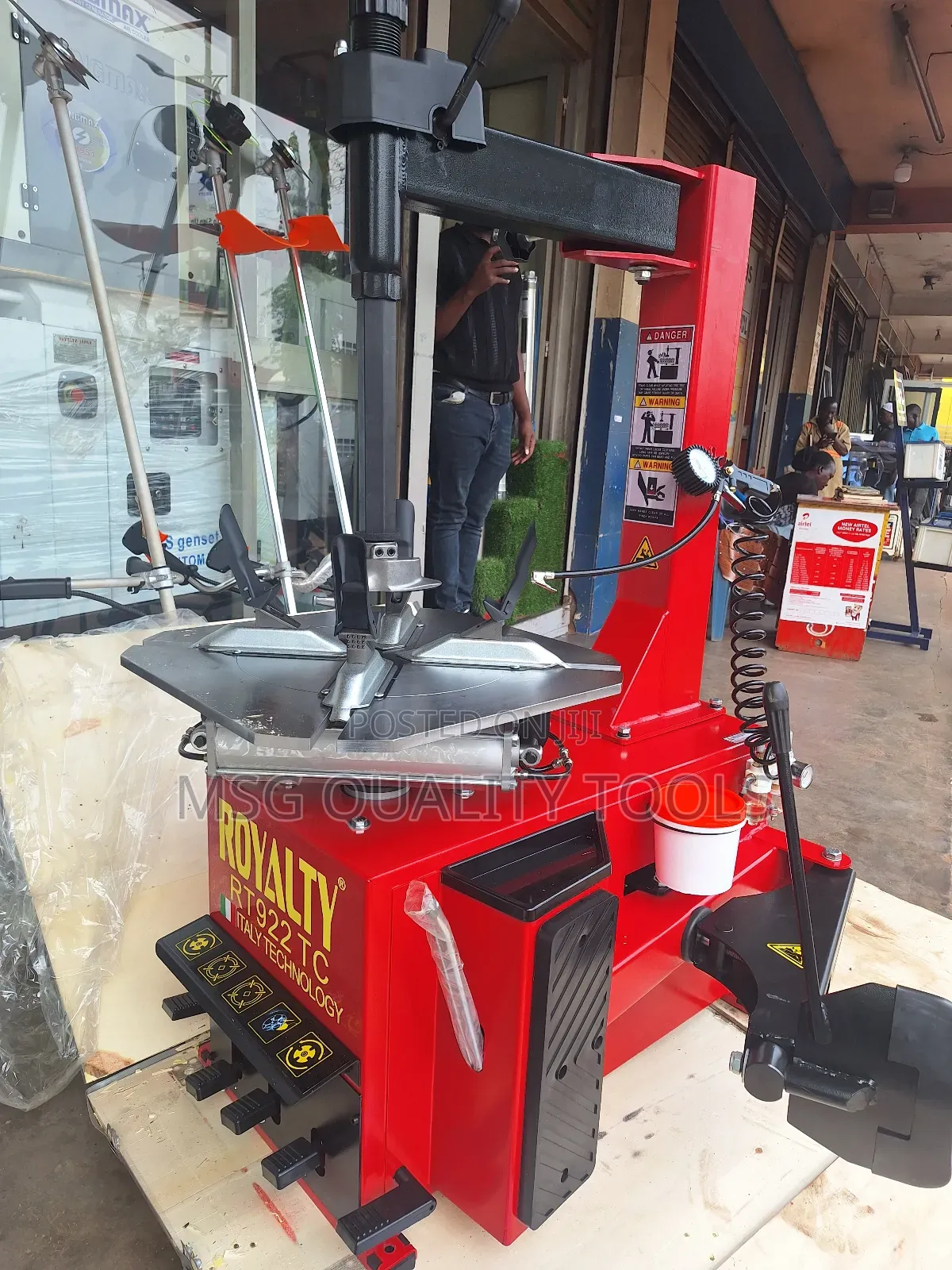 Tyre Changer With Air Connection Head