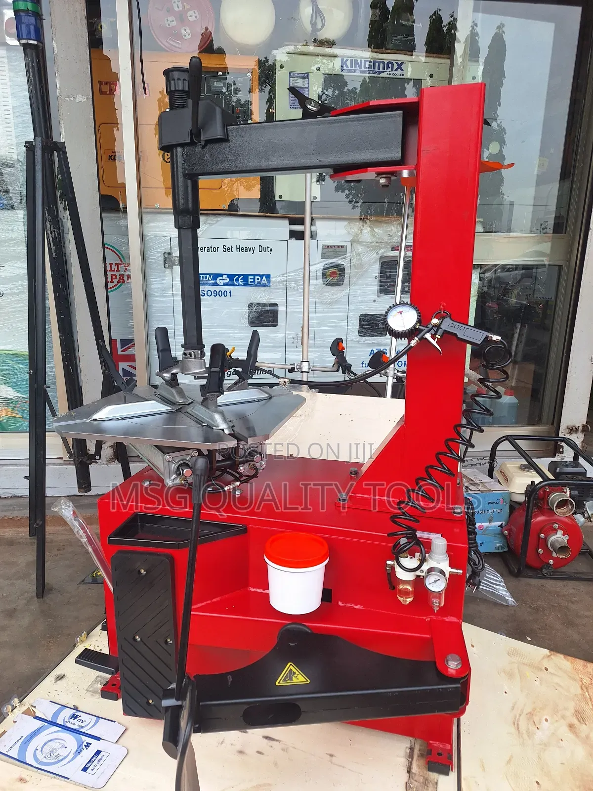 Tyre Changer With Air Connection Head
