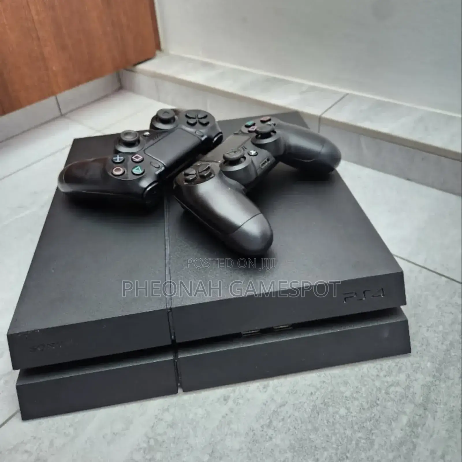 Chipped Ps4, Full Set, Ugx 875,000. 10 Games Included, 2 Controllers