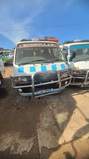 Toyota HiAce 1997 White