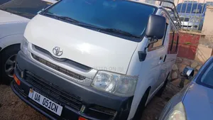 Toyota HiAce 2010 White