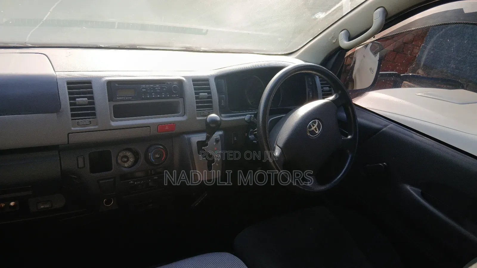 Toyota HiAce 2010 White