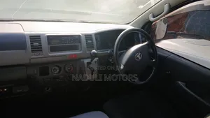 Toyota HiAce 2010 White